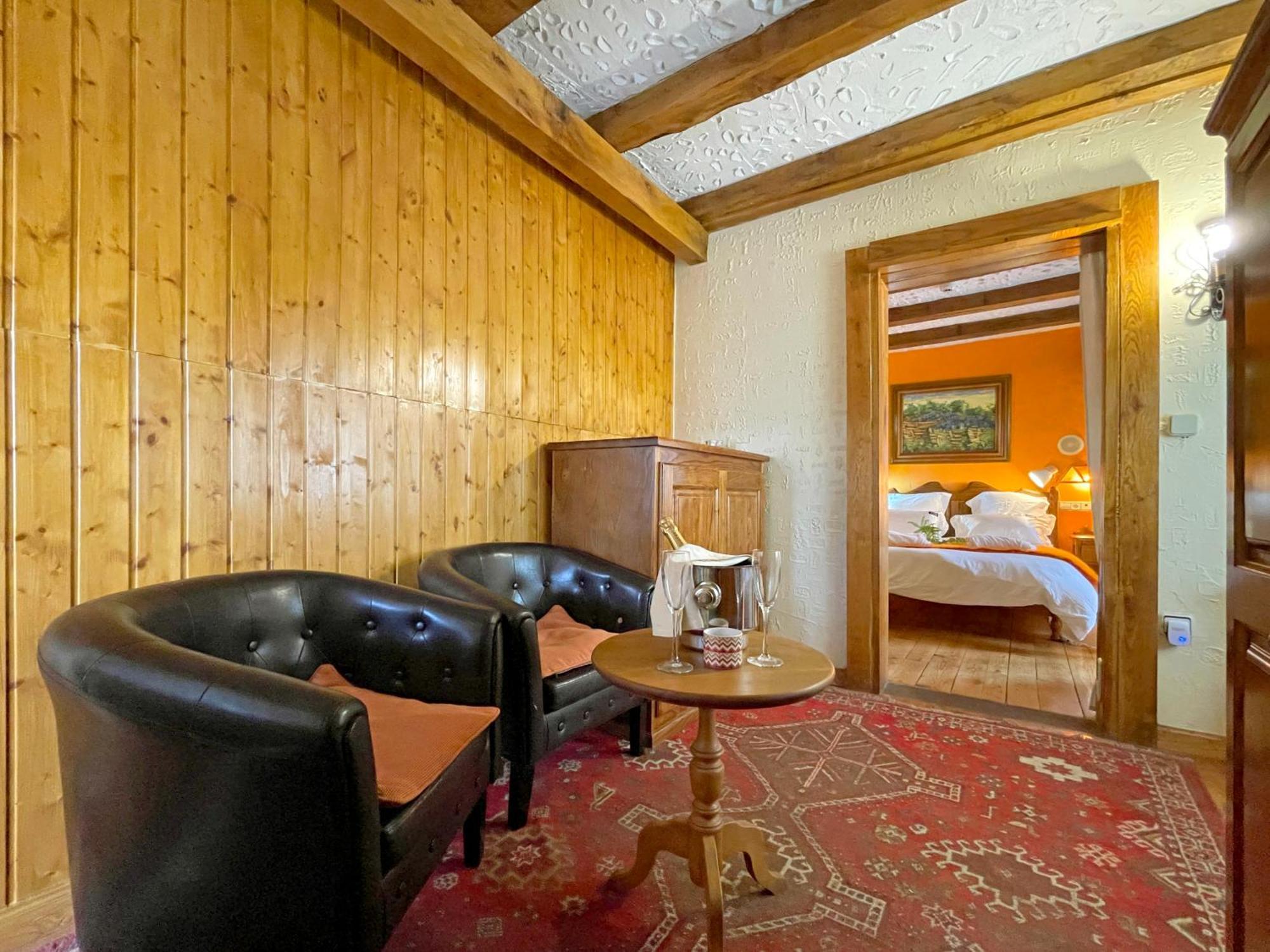 Hotel Peruskenea Jaunsaras Exterior photo